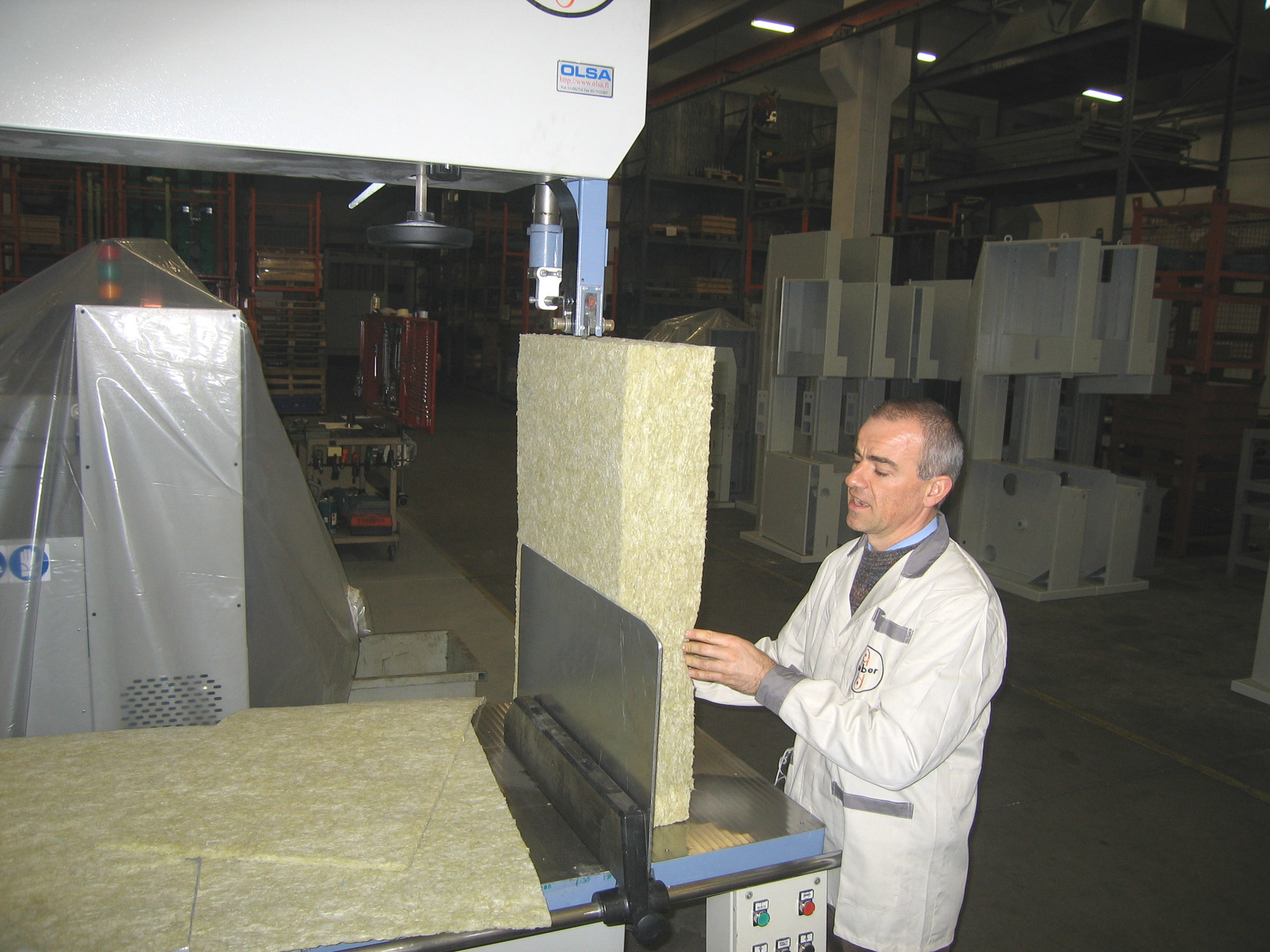 Meber 3VOL6 for cutting oversize insulation material