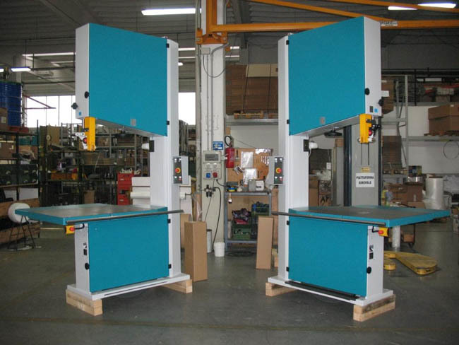 Left and Right Handed Bandsaw with Table Height 900mm.